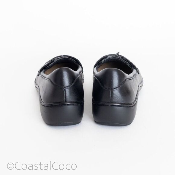 Clarks Women's Cora Haley Loafer Black Leather 7.5 Sleek Comfort Preppy Office - Picture 8 of 12